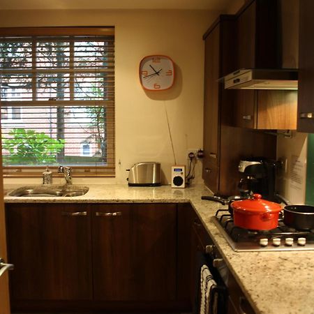 Canterbury Elms Court Apartment Exterior photo