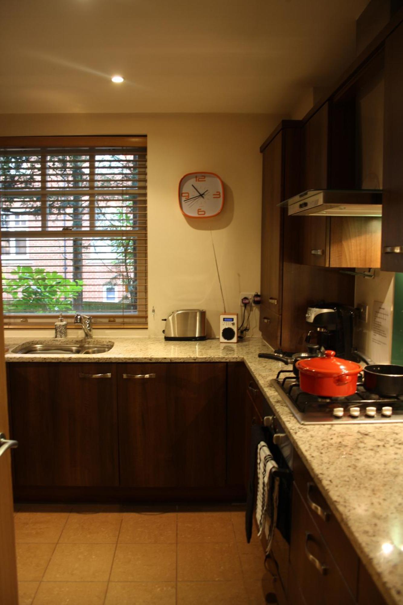 Canterbury Elms Court Apartment Exterior photo